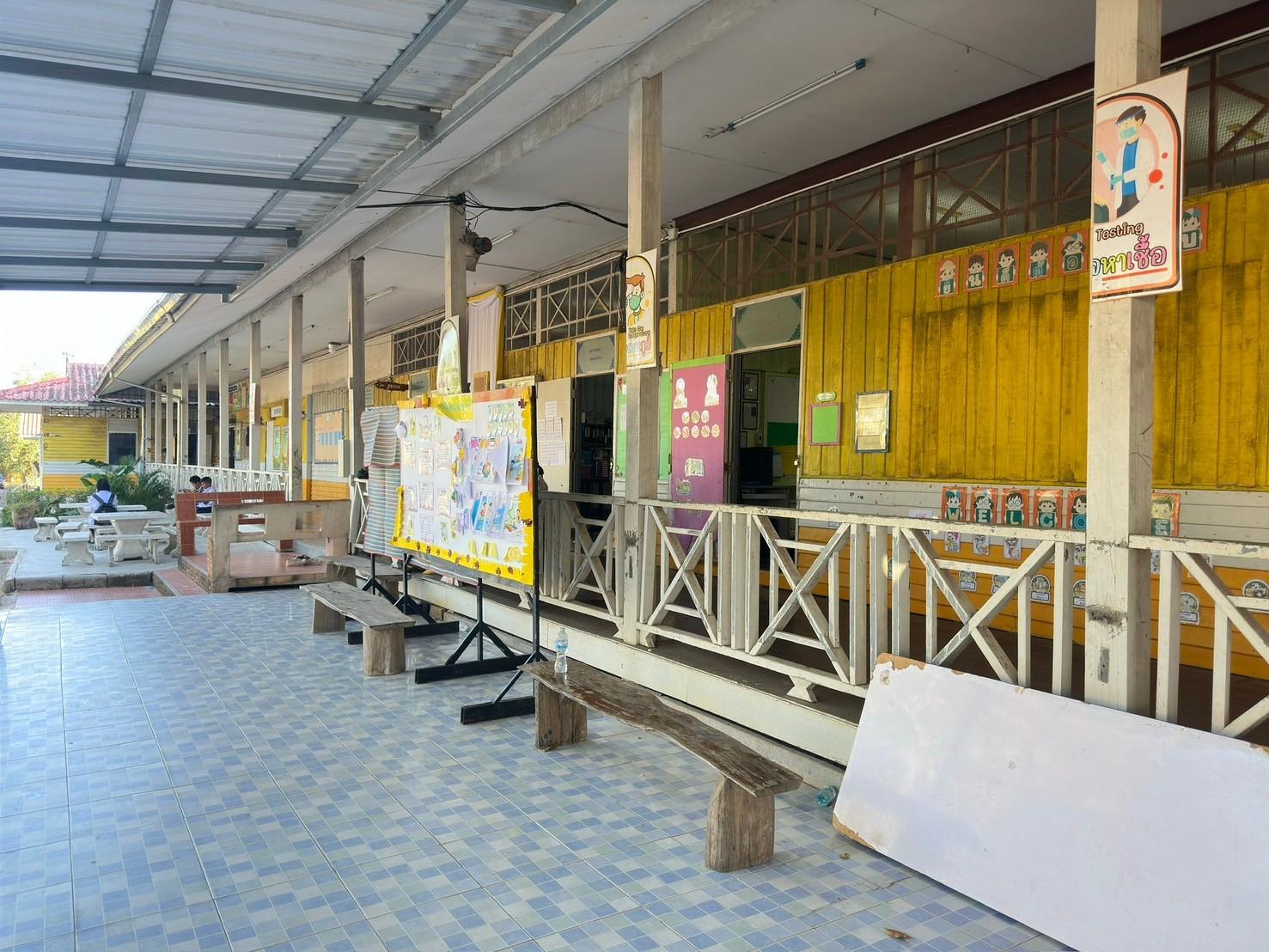 อาคารไม้เก่า