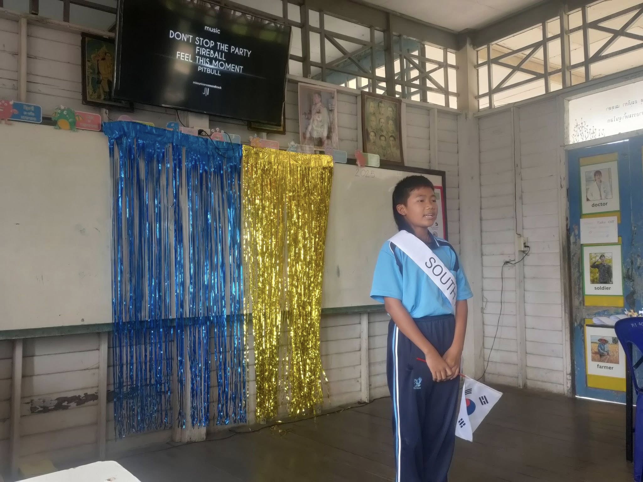 กิจกรรมรายวิชาภาษาอังกฤษ ชั้น ม.1/1 วันนี้นักเรียนได้เรียนรู้เนื้อหาเรื่อง “การแนะนำตัว ประเทศ และสัญชาติ” (Self-Introduction, Countries & Nationalities)