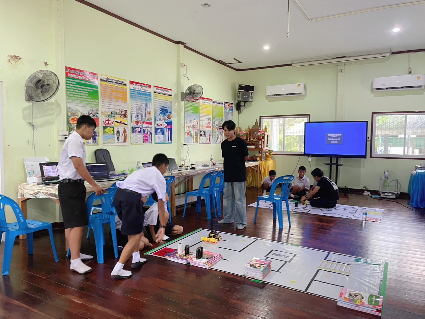 โรงเรียนเทศบาล ๑ (กบินทร์ราษฎรอำรุง) จัดกิจกรรมอบรมความรู้ Coding & Robot เพื่อเตรียมความพร้อมสำหรับการแข่งขันวิชาการ