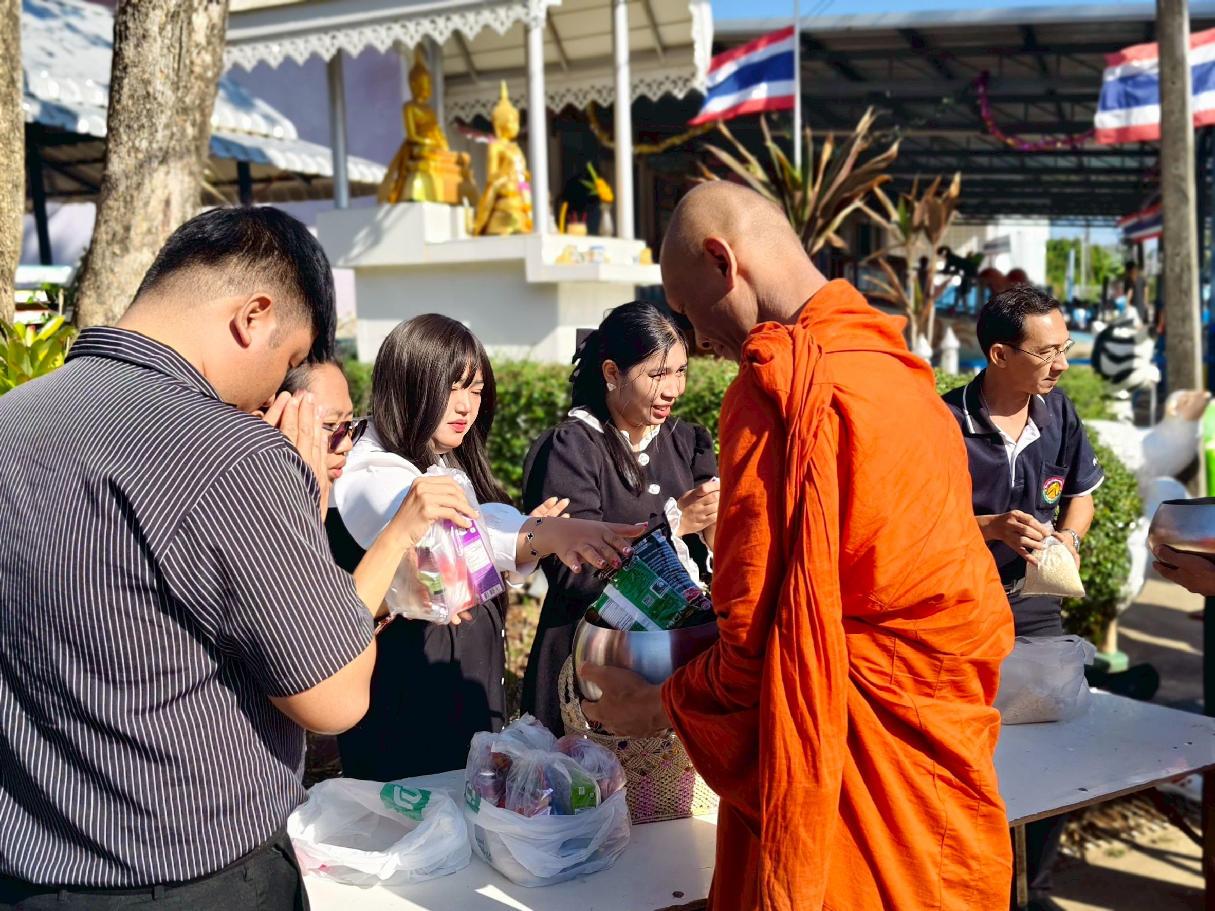 กิจกรรมทำบุญตักบาตร เนื่องในโอกาสวันเริ่มต้นเข้าสู่ปีใหม่ ปีพุทธศักราช ๒๕๖๙ - Image 19