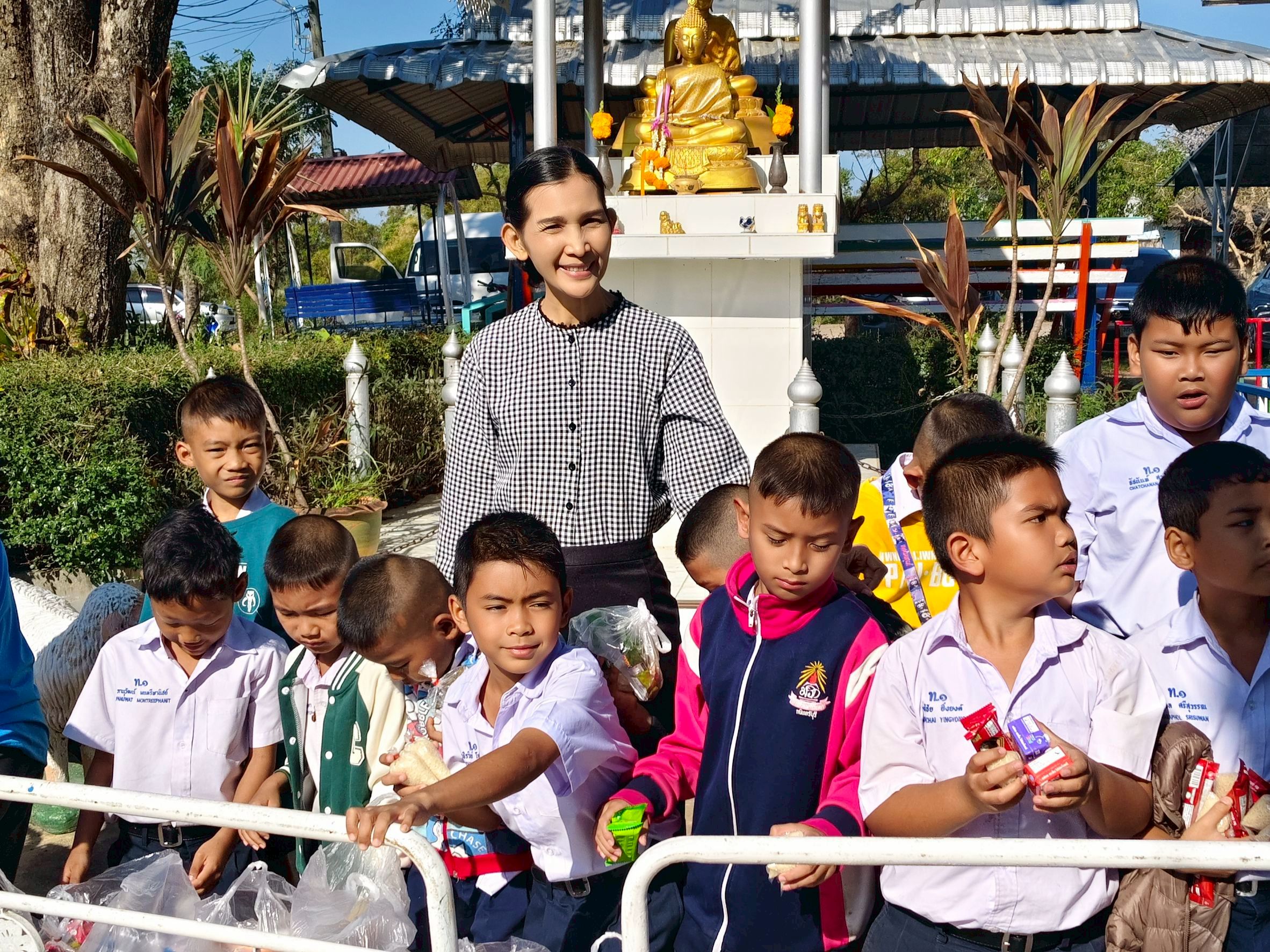 กิจกรรมทำบุญตักบาตร เนื่องในโอกาสวันเริ่มต้นเข้าสู่ปีใหม่ ปีพุทธศักราช ๒๕๖๙ - Image 22