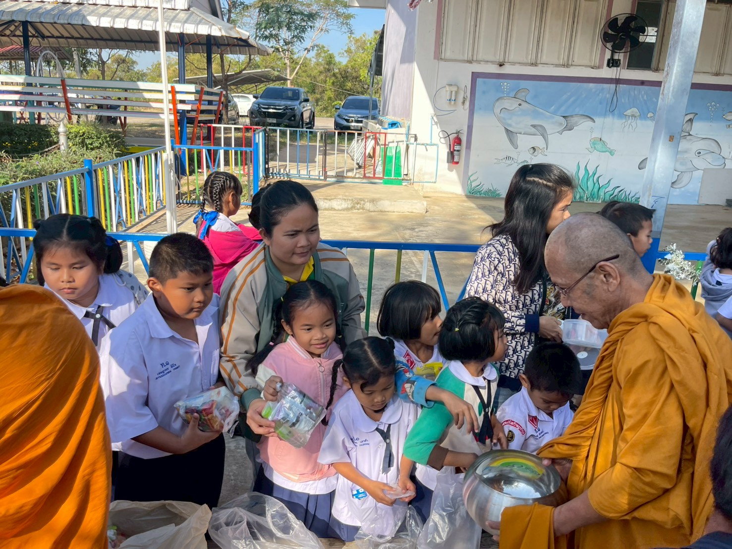 กิจกรรมทำบุญตักบาตร เนื่องในโอกาสวันเริ่มต้นเข้าสู่ปีใหม่ ปีพุทธศักราช ๒๕๖๙ - Image 24