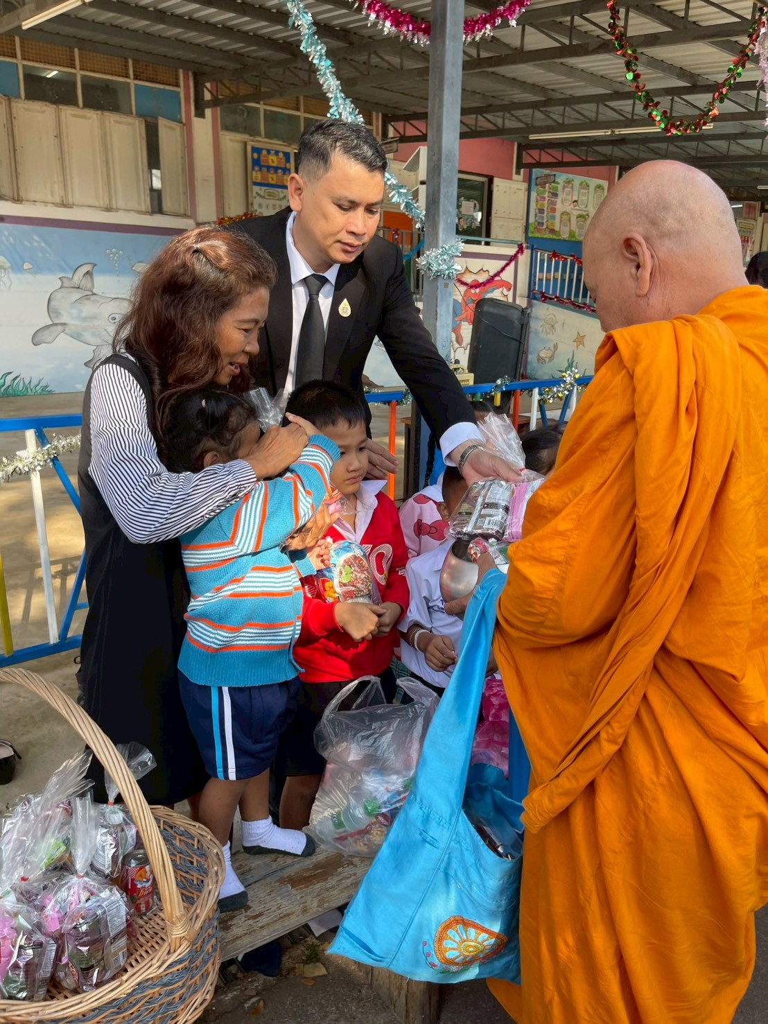 กิจกรรมทำบุญตักบาตร เนื่องในโอกาสวันเริ่มต้นเข้าสู่ปีใหม่ ปีพุทธศักราช ๒๕๖๙ - Image 26