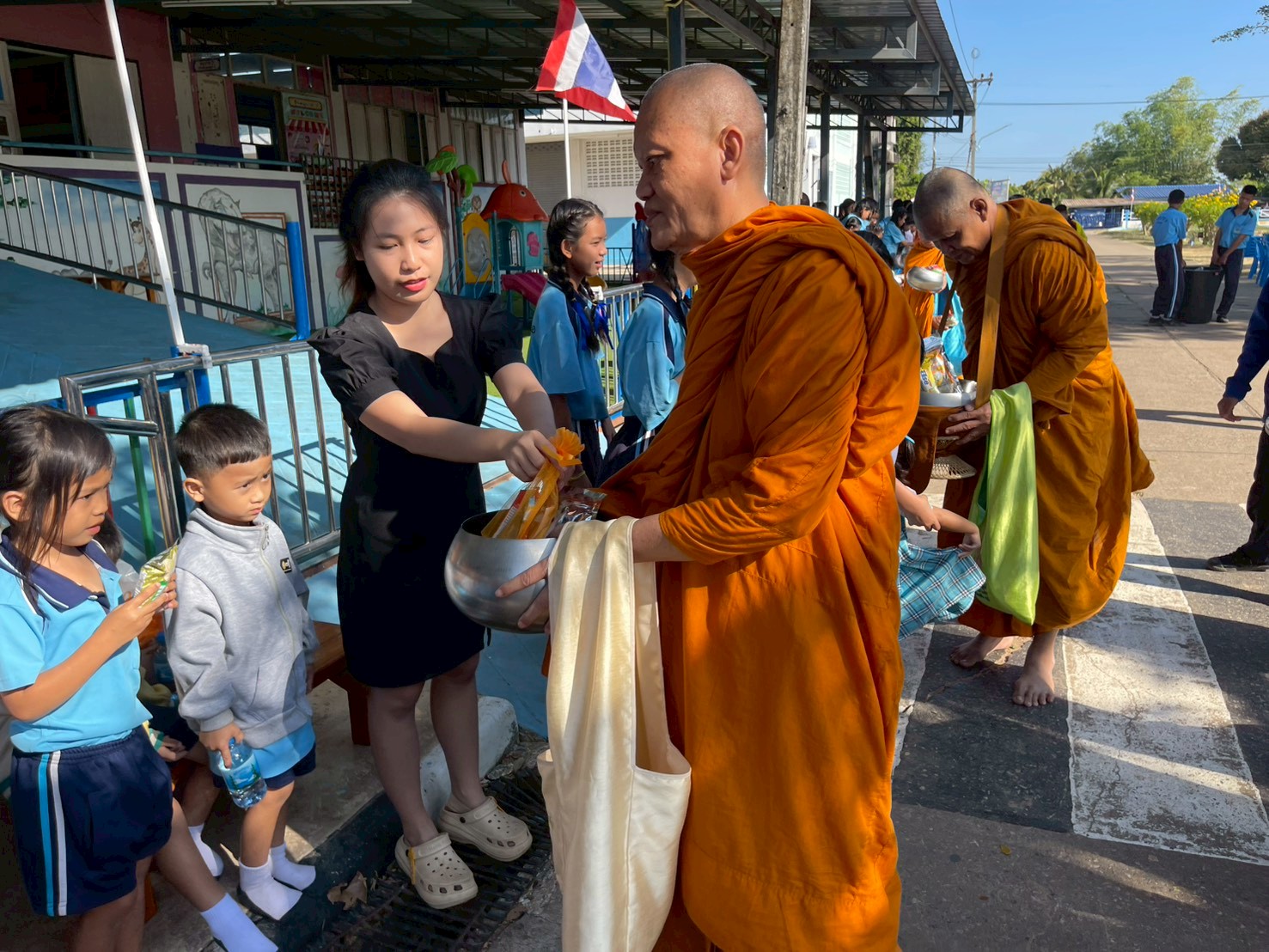 กิจกรรมทำบุญตักบาตร เนื่องในโอกาสวันเริ่มต้นเข้าสู่ปีใหม่ ปีพุทธศักราช ๒๕๖๙ - Image 29