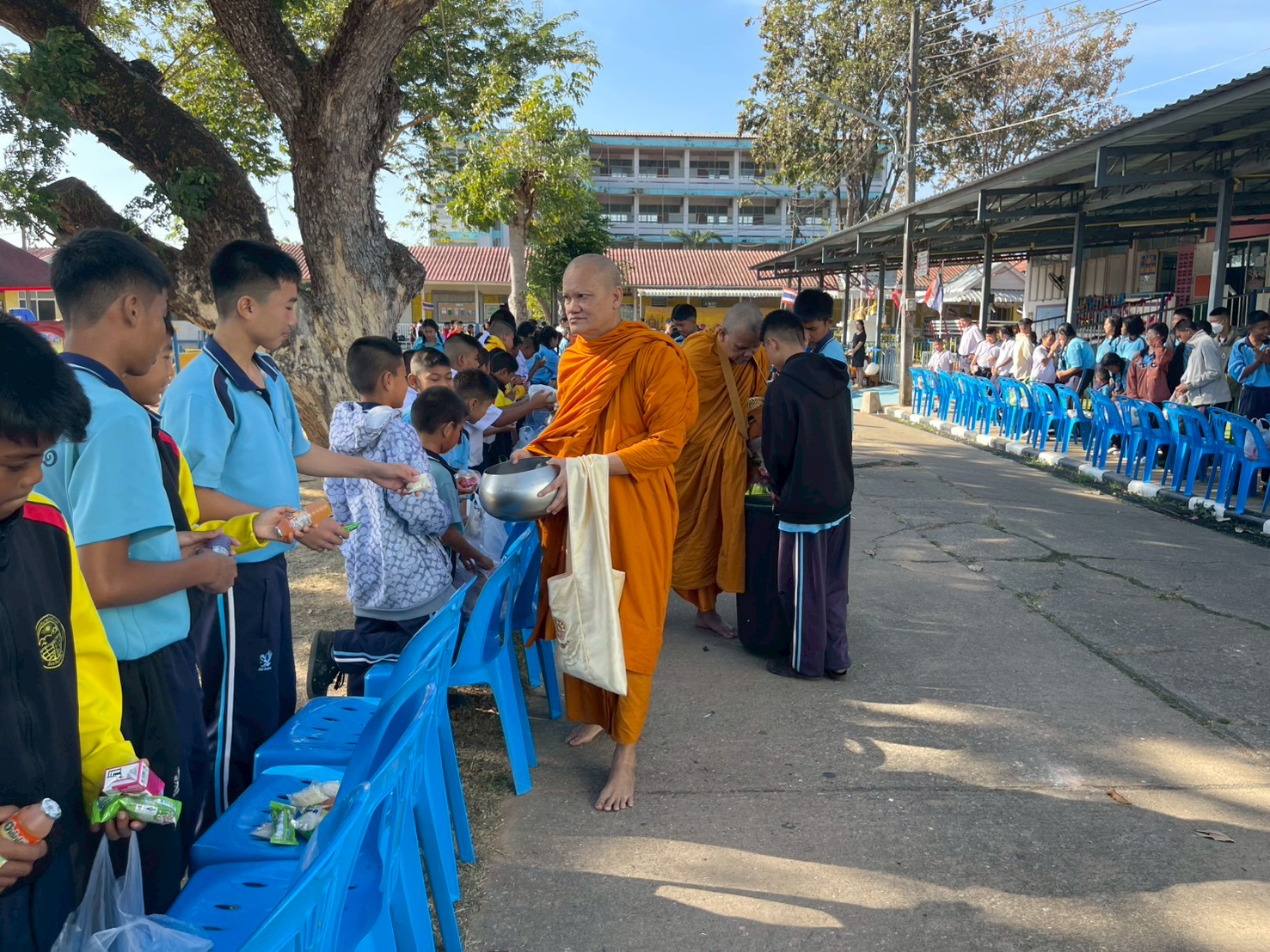 กิจกรรมทำบุญตักบาตร เนื่องในโอกาสวันเริ่มต้นเข้าสู่ปีใหม่ ปีพุทธศักราช ๒๕๖๙ - Image 30