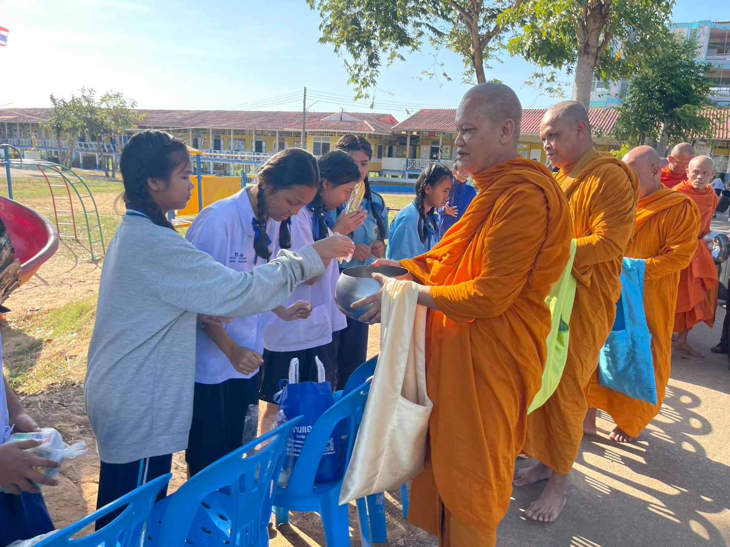 กิจกรรมทำบุญตักบาตร เนื่องในโอกาสวันเริ่มต้นเข้าสู่ปีใหม่ ปีพุทธศักราช ๒๕๖๙ - Image 31