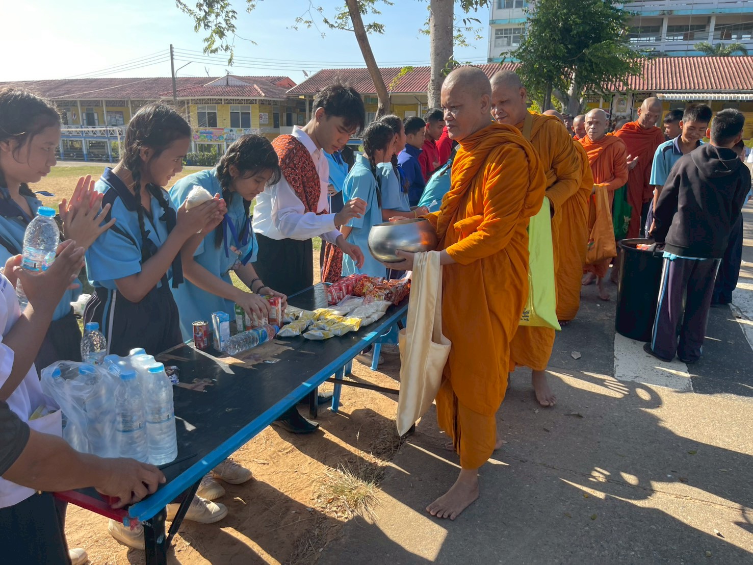 กิจกรรมทำบุญตักบาตร เนื่องในโอกาสวันเริ่มต้นเข้าสู่ปีใหม่ ปีพุทธศักราช ๒๕๖๙ - Image 32