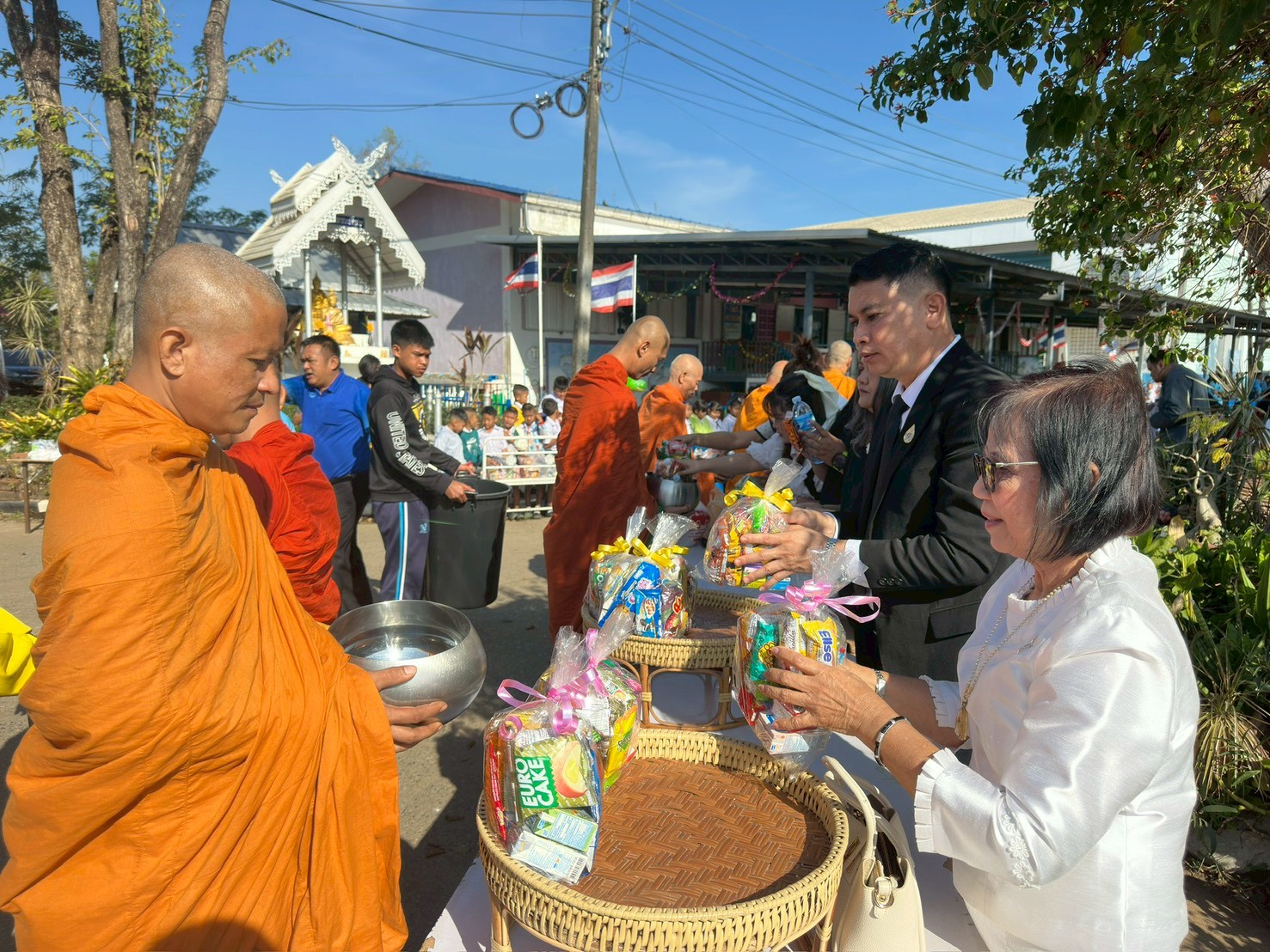 กิจกรรมทำบุญตักบาตร เนื่องในโอกาสวันเริ่มต้นเข้าสู่ปีใหม่ ปีพุทธศักราช ๒๕๖๙ - Image 38
