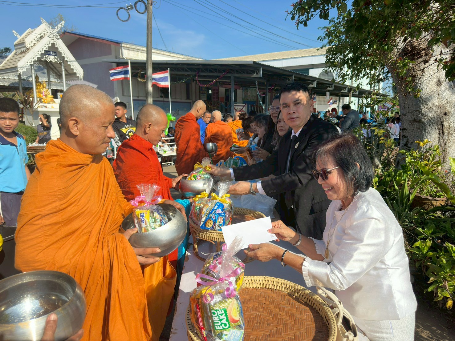กิจกรรมทำบุญตักบาตร เนื่องในโอกาสวันเริ่มต้นเข้าสู่ปีใหม่ ปีพุทธศักราช ๒๕๖๙ - Image 39