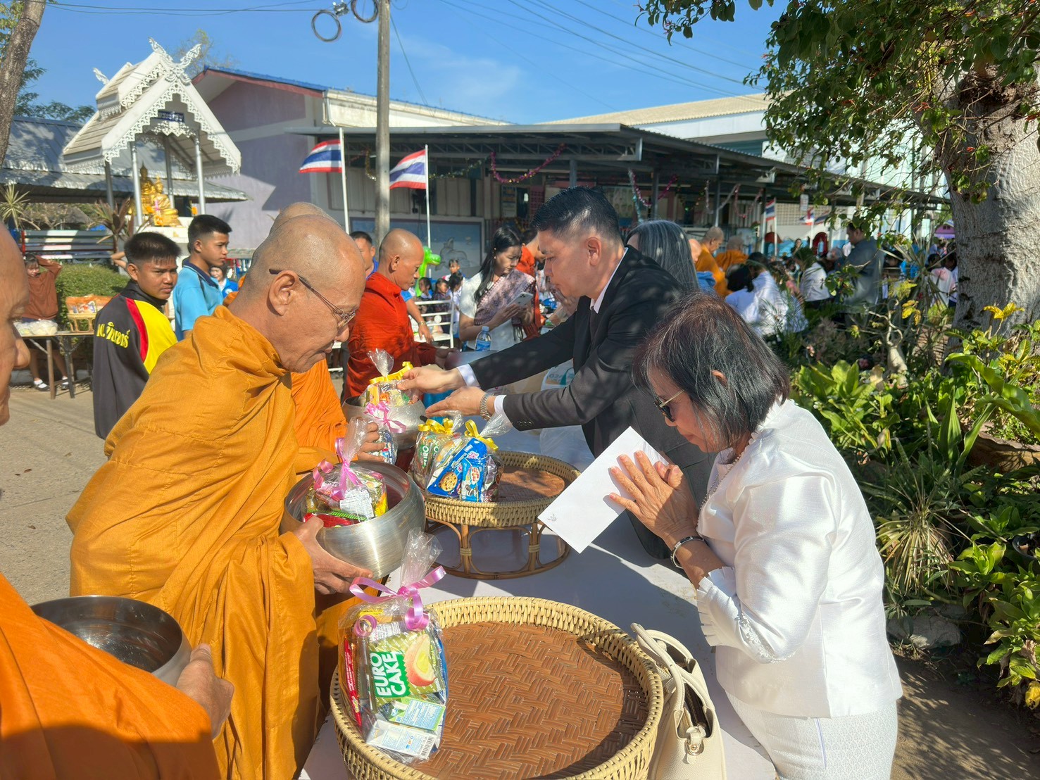 กิจกรรมทำบุญตักบาตร เนื่องในโอกาสวันเริ่มต้นเข้าสู่ปีใหม่ ปีพุทธศักราช ๒๕๖๙ - Image 41