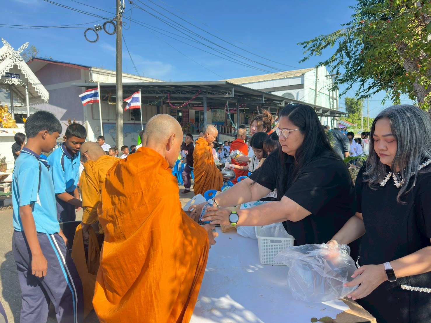 กิจกรรมทำบุญตักบาตร เนื่องในโอกาสวันเริ่มต้นเข้าสู่ปีใหม่ ปีพุทธศักราช ๒๕๖๙ - Image 42