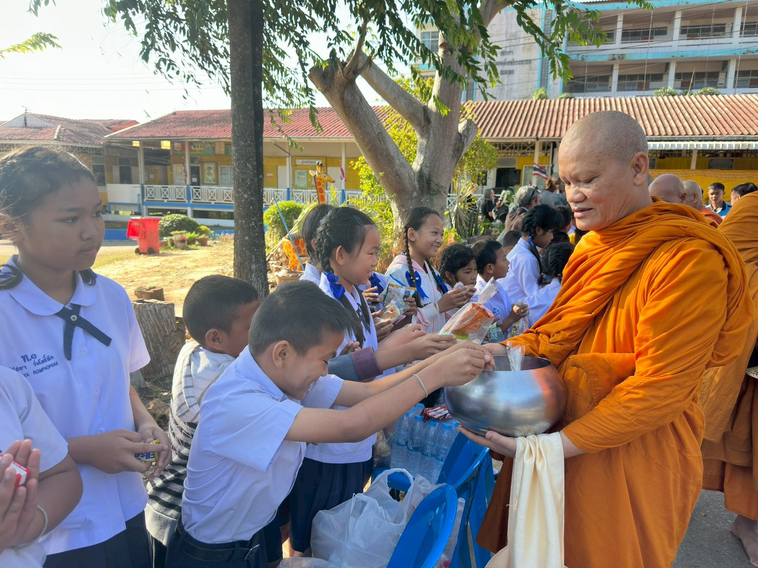 กิจกรรมทำบุญตักบาตร เนื่องในโอกาสวันเริ่มต้นเข้าสู่ปีใหม่ ปีพุทธศักราช ๒๕๖๙ - Image 43
