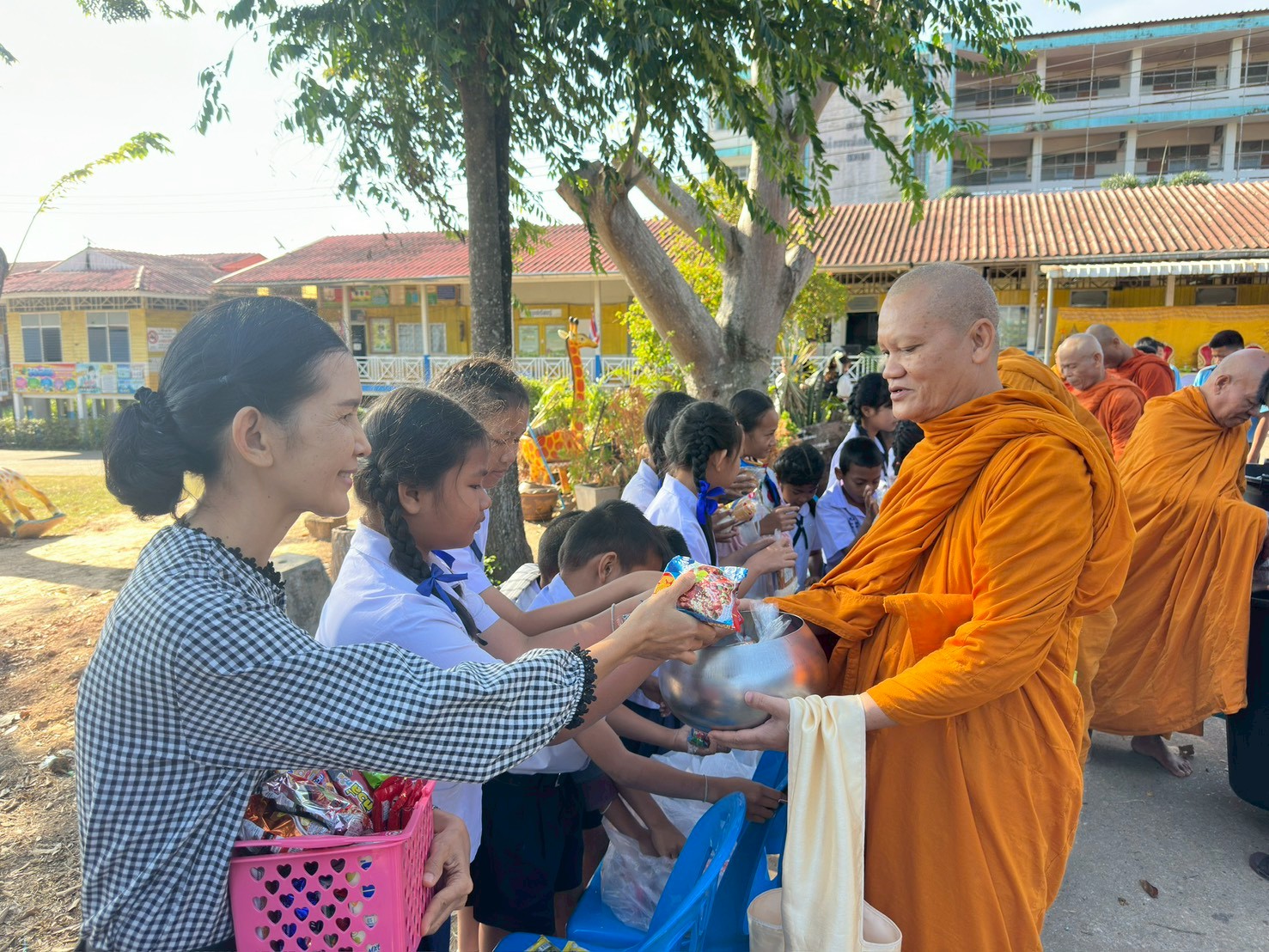 กิจกรรมทำบุญตักบาตร เนื่องในโอกาสวันเริ่มต้นเข้าสู่ปีใหม่ ปีพุทธศักราช ๒๕๖๙ - Image 44