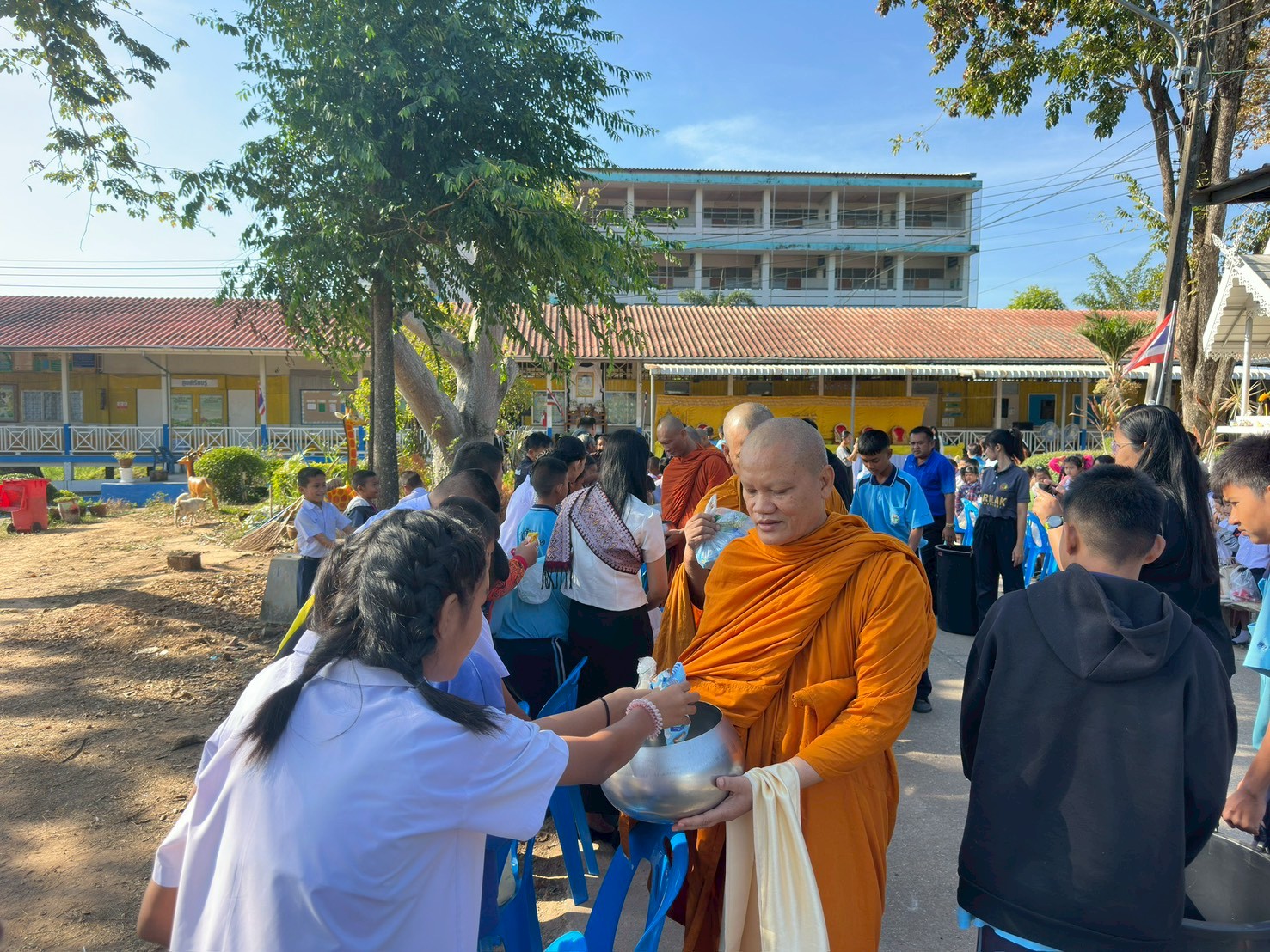 กิจกรรมทำบุญตักบาตร เนื่องในโอกาสวันเริ่มต้นเข้าสู่ปีใหม่ ปีพุทธศักราช ๒๕๖๙ - Image 45