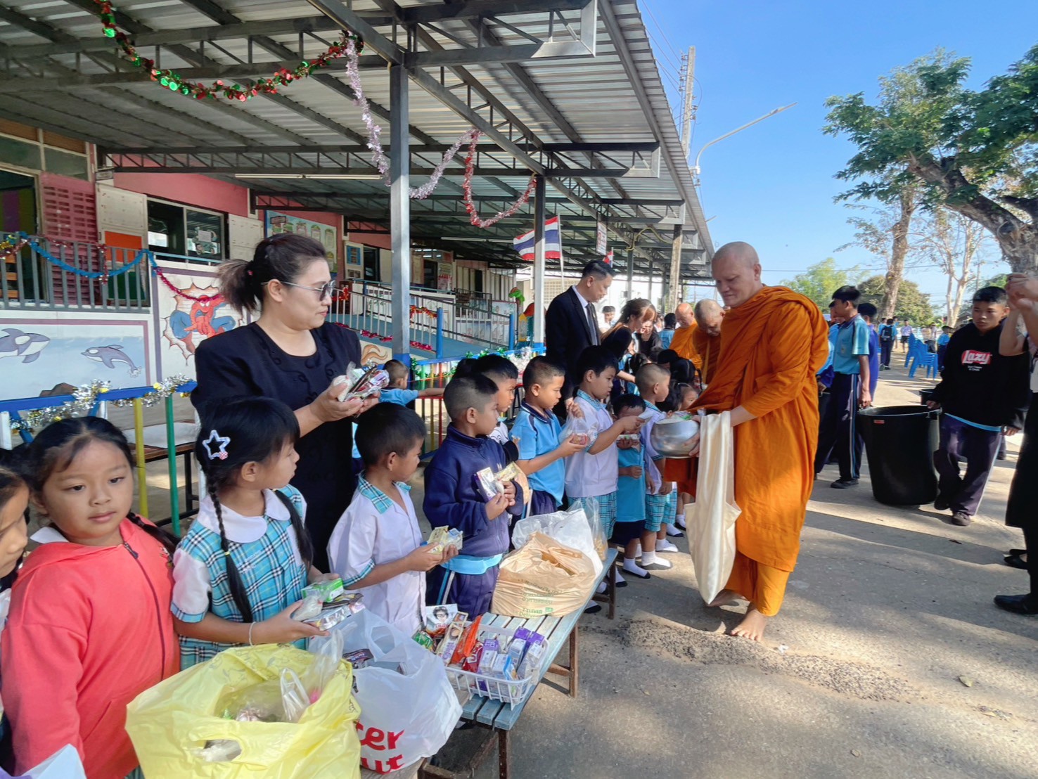 กิจกรรมทำบุญตักบาตร เนื่องในโอกาสวันเริ่มต้นเข้าสู่ปีใหม่ ปีพุทธศักราช ๒๕๖๙ - Image 53