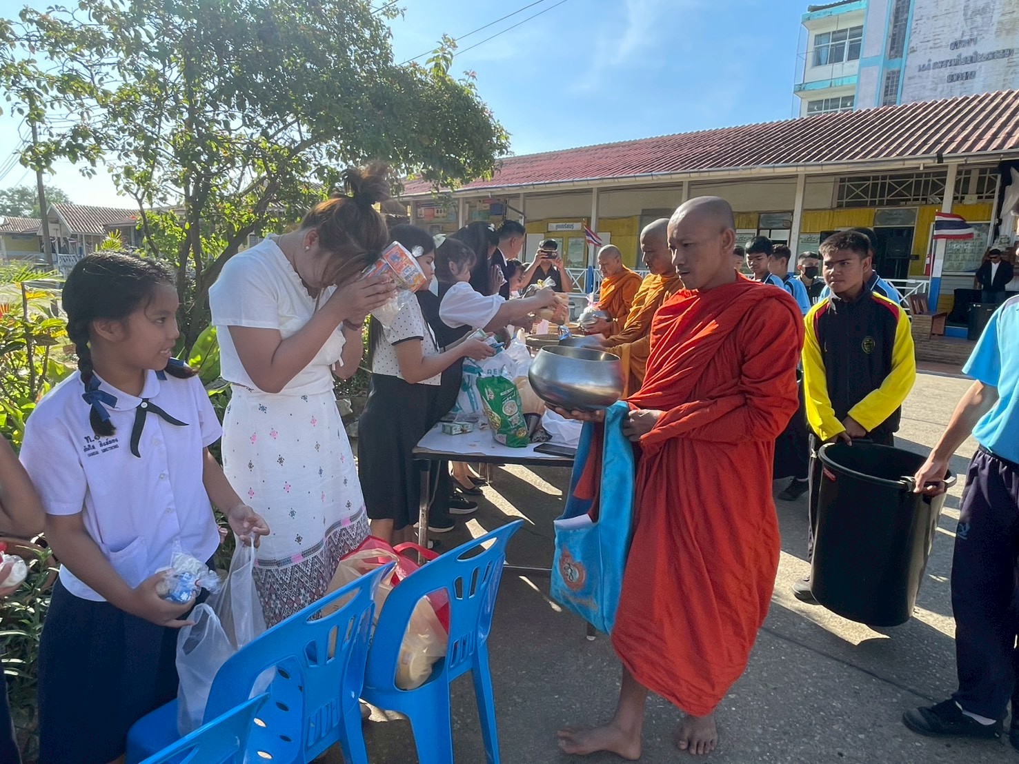 กิจกรรมทำบุญตักบาตร เนื่องในโอกาสวันเริ่มต้นเข้าสู่ปีใหม่ ปีพุทธศักราช ๒๕๖๙ - Image 62