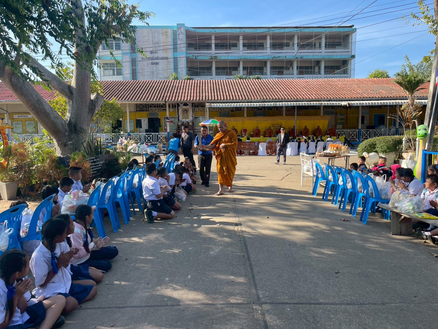 กิจกรรมทำบุญตักบาตร เนื่องในโอกาสวันเริ่มต้นเข้าสู่ปีใหม่ ปีพุทธศักราช ๒๕๖๙ - Image 66