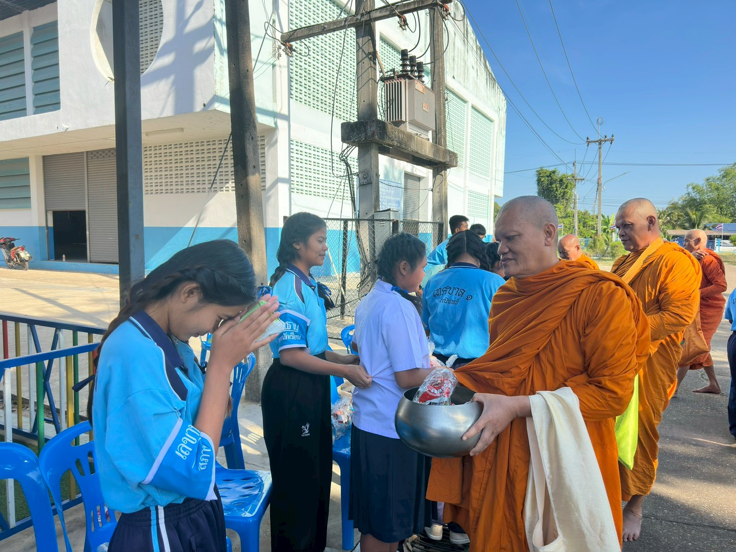 กิจกรรมทำบุญตักบาตร เนื่องในโอกาสวันเริ่มต้นเข้าสู่ปีใหม่ ปีพุทธศักราช ๒๕๖๙ - Image 75