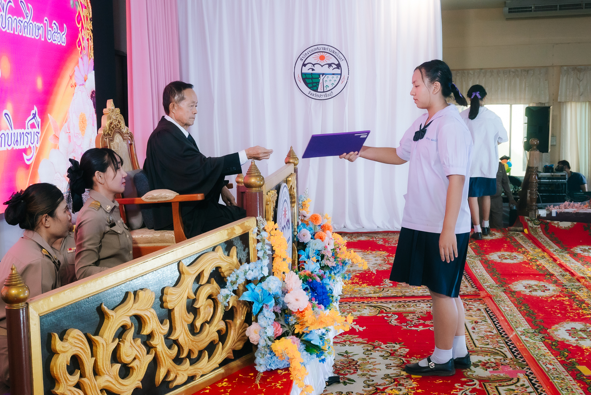 กิจกรรมในพิธีมอบวุฒิบัตร และประกาศนียบัตร ร่วมกับนักเรียนในสังกัดเทศบาลตำบลกบินทร์ ที่สำเร็จการศึกษา ประจำปีการศึกษา ๒๕๖๘ - Image 31