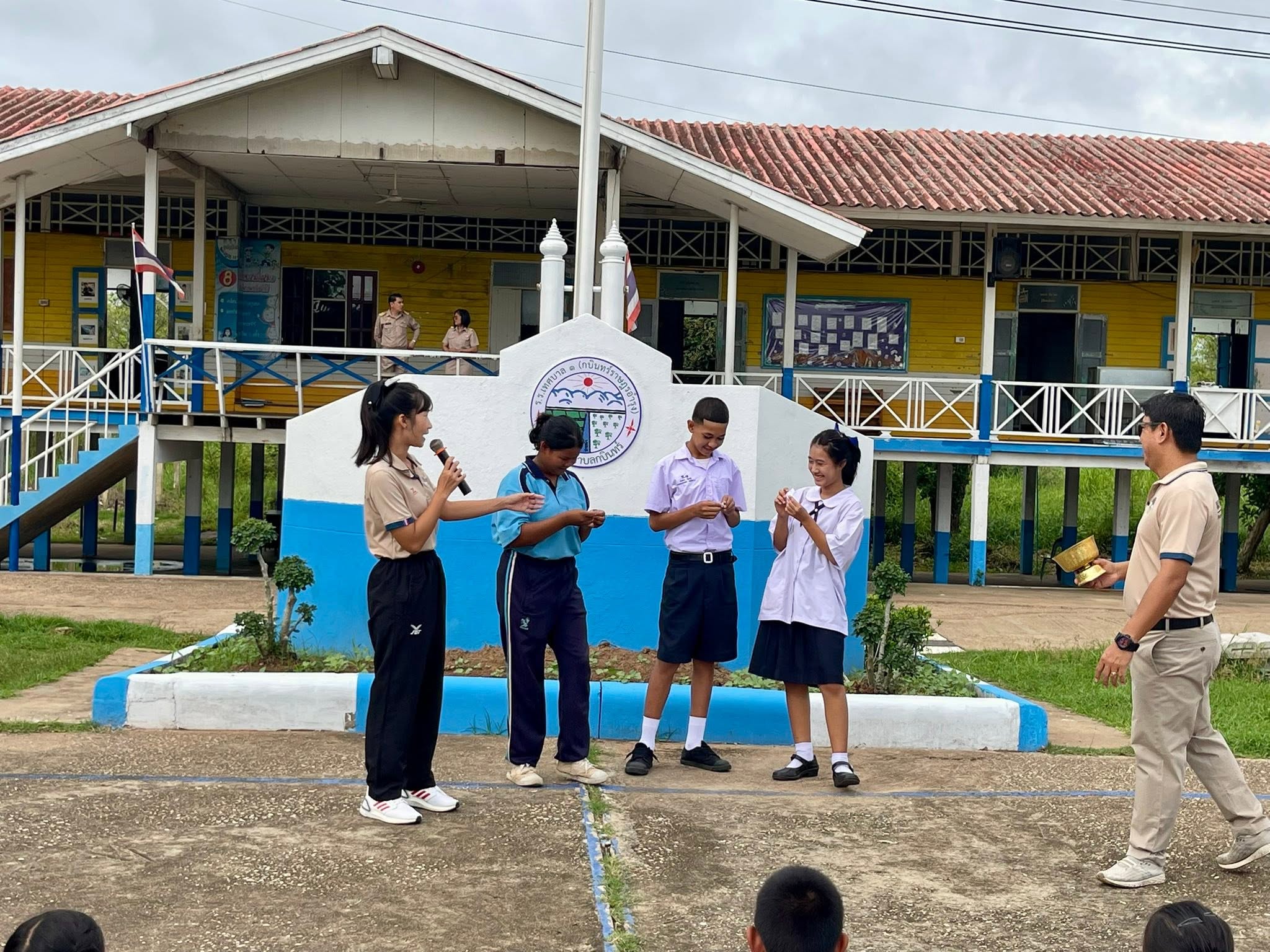 บรรยากาศการจับสลากหมายเลข ผู้ลงสมัครประธานสภานักเรียน ประจำปีการศึกษา 2569 - Image 10
